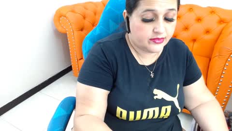 Snapshot of kerly_doll chatting on 01-20-25, 09:53 K E R L Y online show from 01-20-25, 09:53