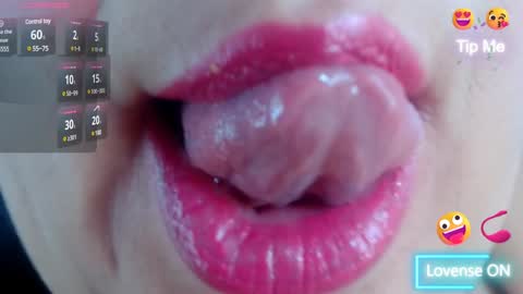 Snapshot of kerly_doll chatting on 01-22-25, 10:26 K E R L Y online show from 01-22-25, 10:26