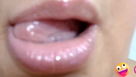Snapshot of kerly_doll chatting on 01-28-25, 08:58 K E R L Y online show from 01-28-25, 08:58