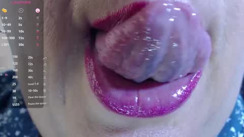 Snapshot of kerly_doll chatting on 03-08-25, 01:06 K E R L Y online show from 03-08-25, 01:06
