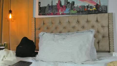 Snapshot of keryhillson chatting on 02-18-25, 01:11 Kery Hillson online show from 02-18-25, 01:11