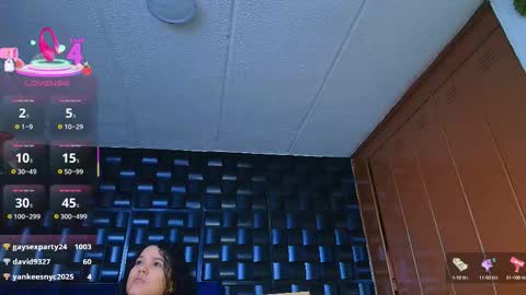 KESHA online show from 11-04-25, 05:17