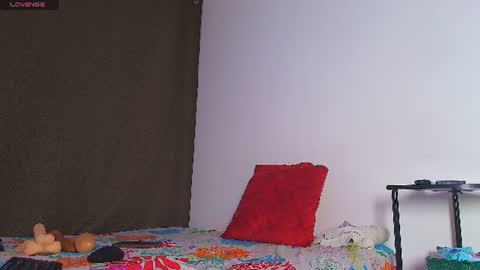 Snapshot of kesha_rosse_ chatting on 06-24-26, 07:40 KESHA online show from 06-24-26, 07:40