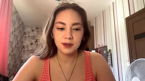 Snapshot of keshastremmel chatting on 05-22-26, 07:37 Ellie online show from 05-22-26, 07:37