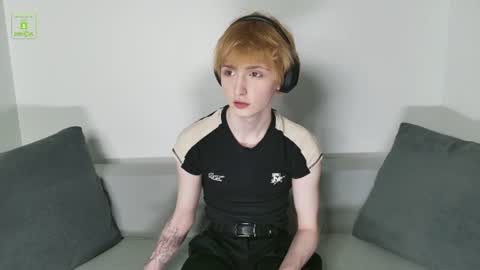 Snapshot of kessy_white chatting on 06-12-26, 08:41 Kessy online show from 06-12-26, 08:41