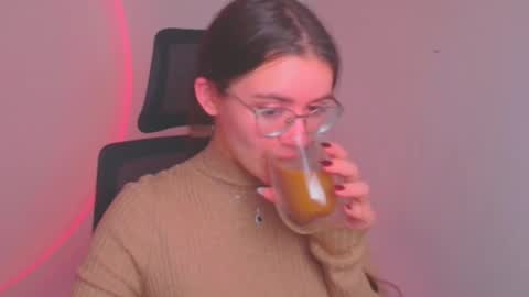 Snapshot of ketrin_pirsss chatting on 12-12-24, 12:44 Ketrin online show from 12-12-24, 12:44