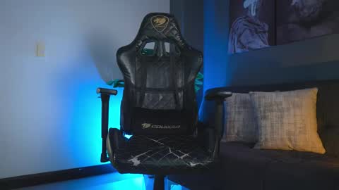 Snapshot of kevin_montoya1 chatting on 11-16-25, 12:05 kevin montoya online show from 11-16-25, 12:05