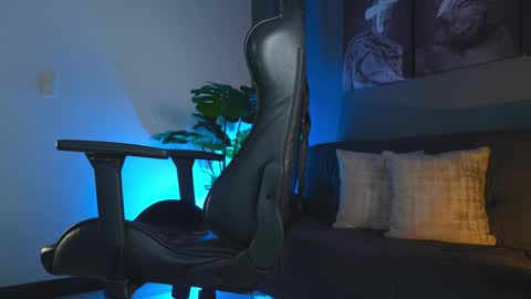 Snapshot of kevin_montoya1 chatting on 11-25-25, 12:21 kevin montoya online show from 11-25-25, 12:21