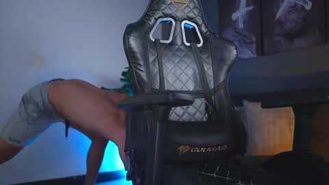 Snapshot of kevin_montoya1 chatting on 02-11-26, 12:32 kevin montoya online show from 02-11-26, 12:32