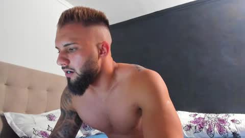 Snapshot of kevin_muscle1 chatting on 05-05-26, 04:04 Kevin online show from 05-05-26, 04:04