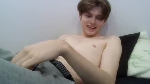 Snapshot of kevinmycroft chatting on 12-16-25, 04:39 kevinmycroft online show from 12-16-25, 04:39