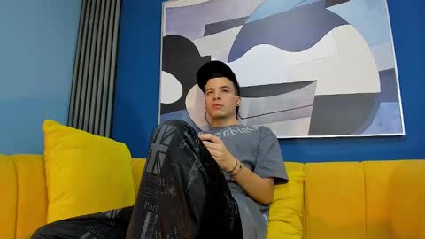 Snapshot of kevinn_blue chatting on 09-13-25, 08:41 Sexy Hot Kevin online show from 09-13-25, 08:41