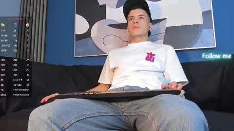 Snapshot of kevinn_blue chatting on 09-21-25, 10:00 Sexy Hot Kevin online show from 09-21-25, 10:00