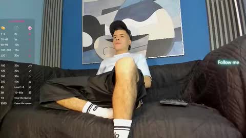 Snapshot of kevinn_blue chatting on 10-11-25, 10:19 Sexy Hot Kevin online show from 10-11-25, 10:19