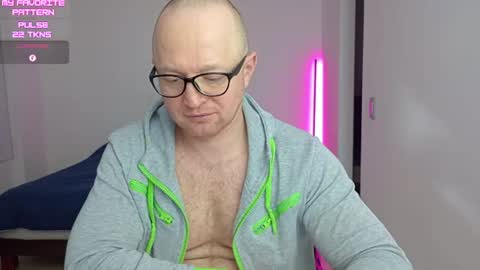 Snapshot of kevintyler69 chatting on 06-18-26, 04:02 Kevin online show from 06-18-26, 04:02