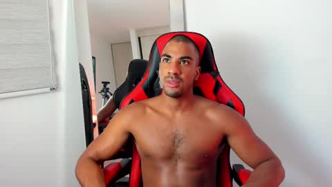 Snapshot of kevinxblack chatting on 03-05-25, 01:21 sebastian online show from 03-05-25, 01:21