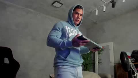 Snapshot of key_will1 chatting on 06-16-26, 08:06 Keywill online show from 06-16-26, 08:06