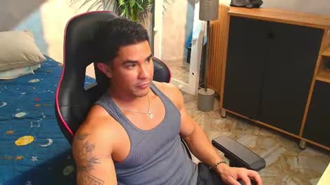 Snapshot of key_will1 chatting on 07-18-26, 01:54 Keywill online show from 07-18-26, 01:54