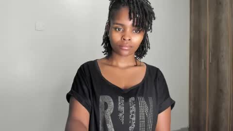 Snapshot of keyara_ chatting on 06-14-26, 07:27 Keyara online show from 06-14-26, 07:27