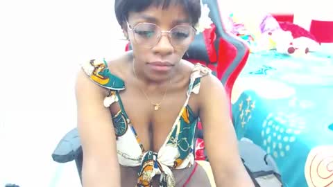 Snapshot of keyra_dainty chatting on 01-26-25, 10:34 Sandy Saenz online show from 01-26-25, 10:34