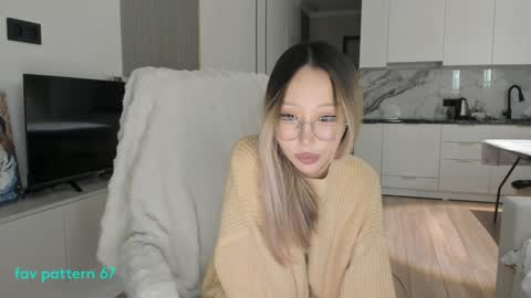 KHAESOO3 Yuna online show from 02-08-25, 11:34