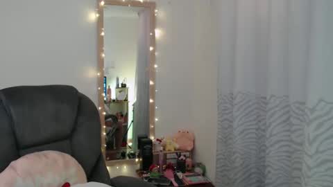 Snapshot of khal_girl chatting on 02-03-25, 02:45 Liss online show from 02-03-25, 02:45