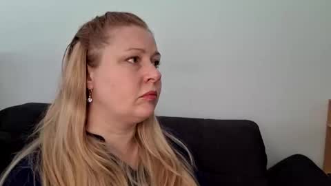 khaleesi0890 online show from 11-12-25, 10:04