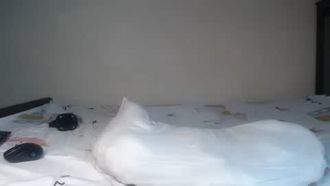 Snapshot of khariba chatting on 02-28-26, 01:45 Wetpussy online show from 02-28-26, 01:45