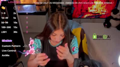 Snapshot of khionebesset chatting on 11-13-25, 05:50 Khi. online show from 11-13-25, 05:50