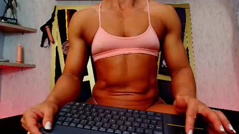 Snapshot of khloe_rossich chatting on 06-24-26, 06:18 online show from 06-24-26, 06:18
