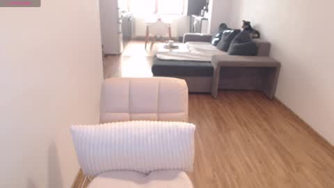 Khloe online show from 01-16-25, 01:04