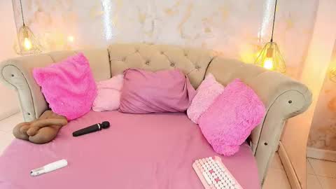 Snapshot of khloeblake chatting on 02-05-26, 05:34 Khloe online show from 02-05-26, 05:34