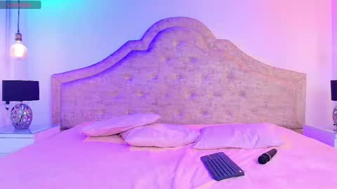 khloejohnson online show from 10-14-25, 08:09