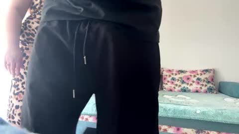 Snapshot of khloekross chatting on 02-25-26, 12:48 khloekross online show from 02-25-26, 12:48