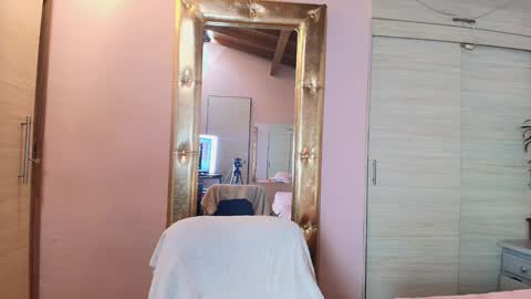 Snapshot of kiana_cream chatting on 01-12-25, 07:53 N M online show from 01-12-25, 07:53