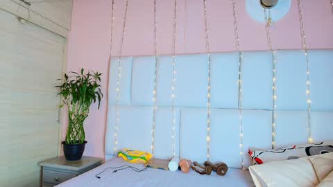 Snapshot of kiana_cream chatting on 01-22-25, 11:34 N M online show from 01-22-25, 11:34