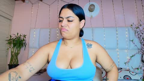 Snapshot of kiana_cream chatting on 01-23-25, 02:39 N M online show from 01-23-25, 02:39