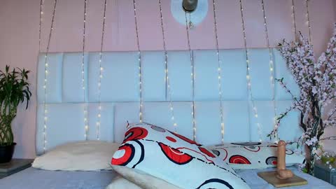 Snapshot of kiana_cream chatting on 01-24-25, 02:30 N M online show from 01-24-25, 02:30