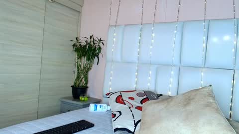 Snapshot of kiana_cream chatting on 02-01-25, 08:58 N M online show from 02-01-25, 08:58