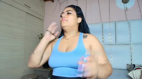 Snapshot of kiana_cream chatting on 02-05-25, 11:44 N M online show from 02-05-25, 11:44