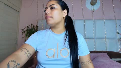 Snapshot of kiana_cream chatting on 02-08-25, 11:33 N M online show from 02-08-25, 11:33