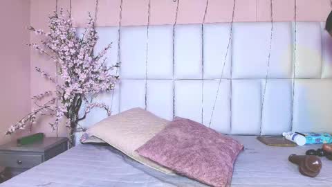 Snapshot of kiana_cream chatting on 02-09-25, 11:36 N M online show from 02-09-25, 11:36