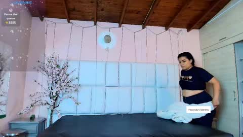 Snapshot of kiana_cream chatting on 02-12-25, 11:29 N M online show from 02-12-25, 11:29