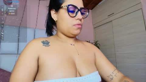 Snapshot of kiana_cream chatting on 02-19-25, 11:38 N M online show from 02-19-25, 11:38