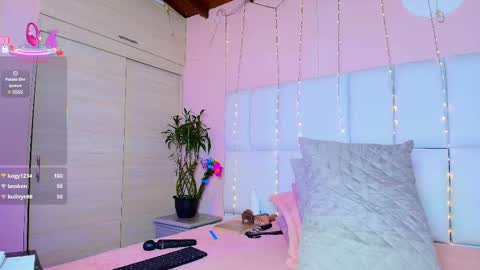 Snapshot of kiana_cream chatting on 03-12-25, 06:44 N M online show from 03-12-25, 06:44