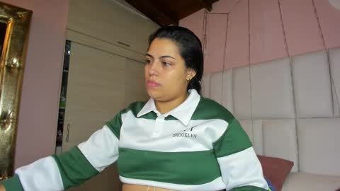 Snapshot of kiana_cream chatting on 09-11-25, 11:32 N M online show from 09-11-25, 11:32