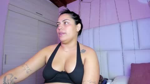 Snapshot of kiana_cream chatting on 09-17-25, 03:24 N M online show from 09-17-25, 03:24