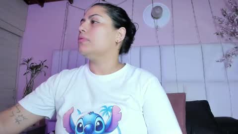 Snapshot of kiana_cream chatting on 09-24-25, 12:19 N M online show from 09-24-25, 12:19