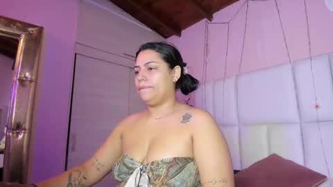 Snapshot of kiana_cream chatting on 09-25-25, 11:47 N M online show from 09-25-25, 11:47