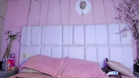 Snapshot of kiana_cream chatting on 09-28-25, 01:38 N M online show from 09-28-25, 01:38